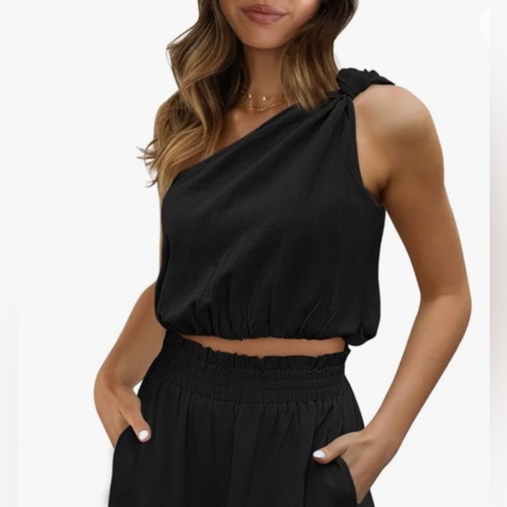 🌺NWT/ AUTOMET CROP TOP